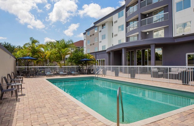 Relaxing Stay! Poolside Comfort Near Tampa’s Top Attractions