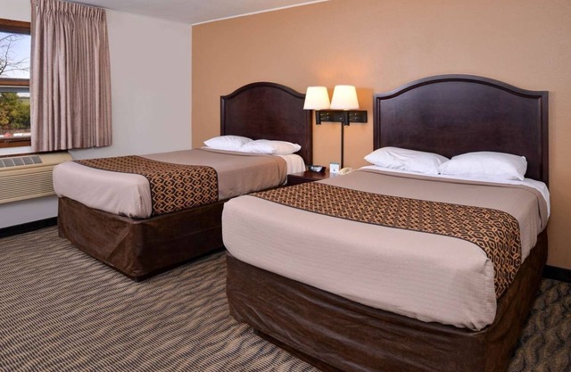 Relaxing Stay w/Complimentary Breakfast & Pet-Friendly Rooms Near Highway 6