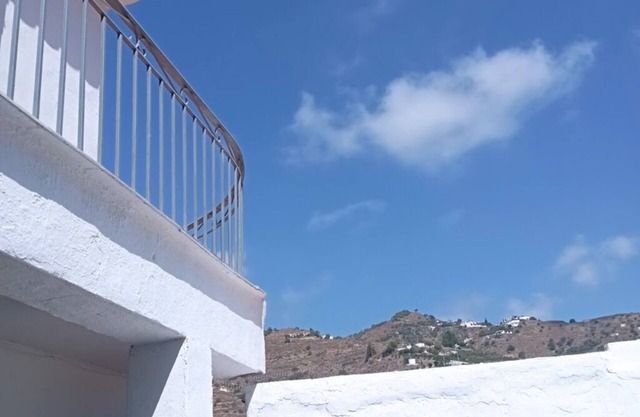 Relaxing Traditional Home with Views & Terrace in Algarrobo, 3 km to the Beach