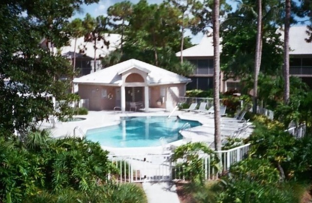 Relaxing Vanderbilt Lakes Condo