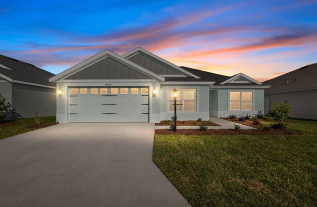 Relaxing Villages Retreat w/4-person Golf Cart and Grill - NEW designer home