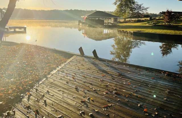 Relaxing waterfront getaway on Lake Sinclair