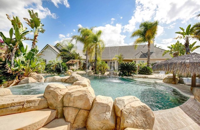 Relaxing Wine Country Estate w/BAR+SPA+POOL+BBQ+VBALL+SOCCER