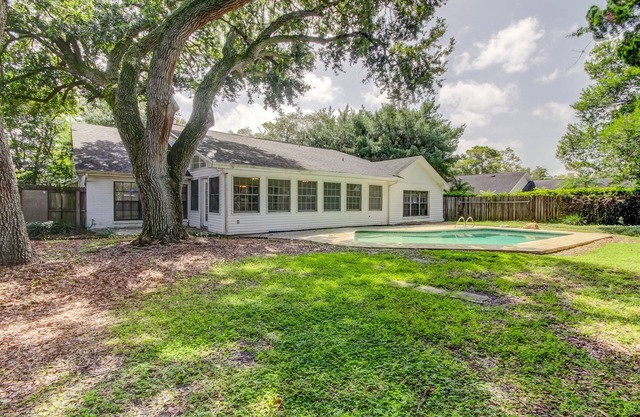 Relocation Airbnb (5/3) w/pool