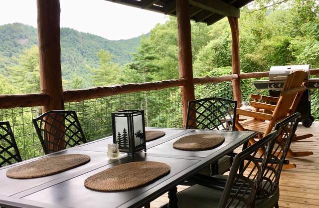 ~Remarkable *HOT TUB* Mountaintop Getaway~ At 3975 Ft!