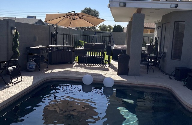 Remodeled 2 story home w/pool 8 minutes from the State Farm Stadium!