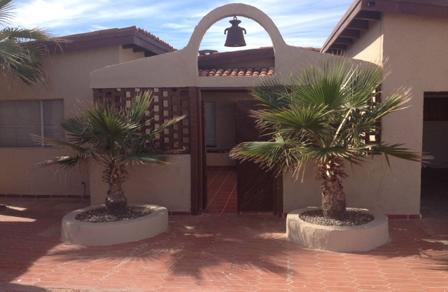 Remodeled 3 bedroom beach front homenKayaks available upon request - no fee