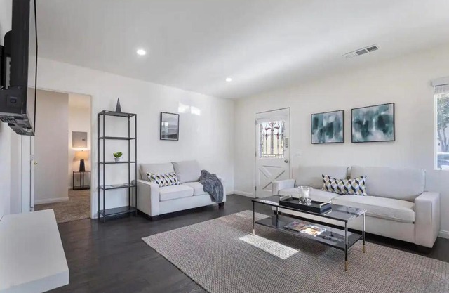 Remodeled 4BR near SoFi, Forum, Hollywood, LA Live