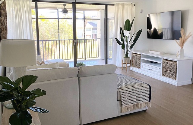 ✨Remodeled Beach Condo 2/2. just a few steps away from the beach 🏖