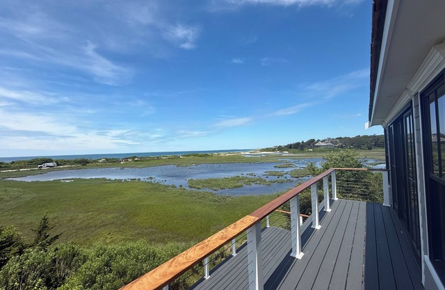 Remodeled, Beach House newly furnished 3-bedroom house in charming Falmouth