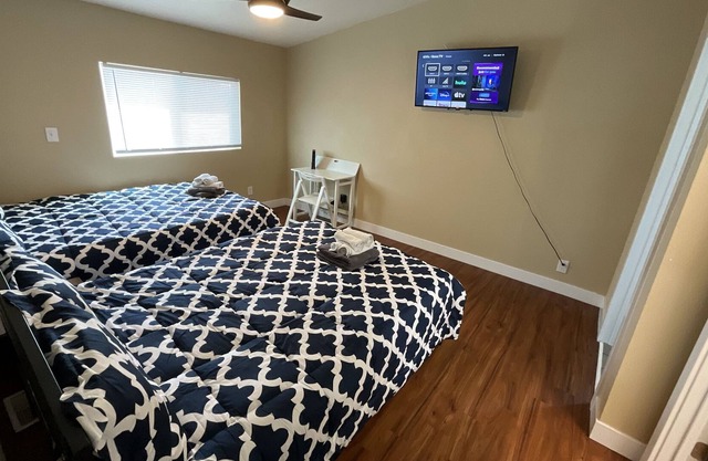 Remodeled comfy home with great indoor atmosphere only 18 min to Las Vegas strip