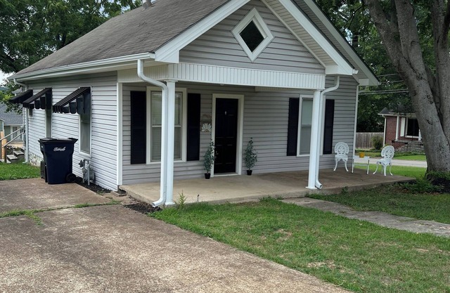 Remodeled cozy cottage in historic Batesvillennsleeps 4 - 2 bedrooms 2 bathrooms