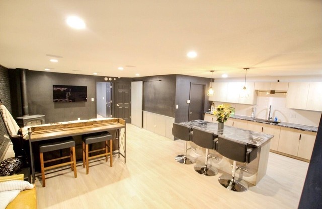 Remodeled flat; Central location in Waterloo! 10 minutes to Allen & Mercy one!