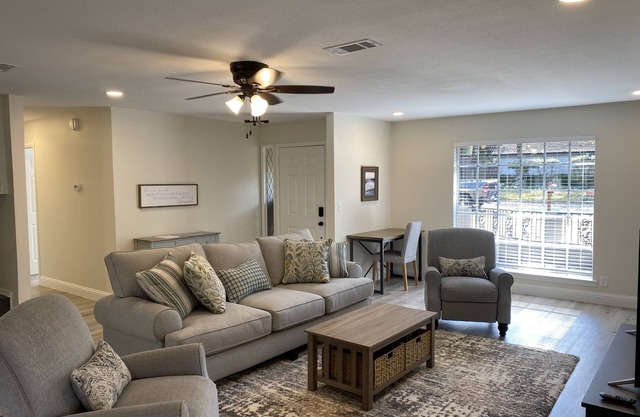 Remodeled home in Euless- Spacious and centrally located-weekly discounts