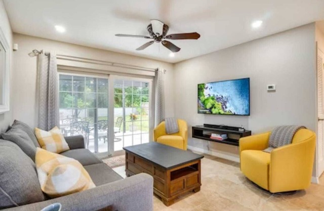 Remodeled Home in the Orlando area w/Fire Pit! Close to Universal and Disney!