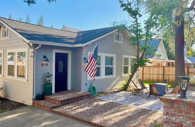 Remodeled home in the heart of downtown Murphys!