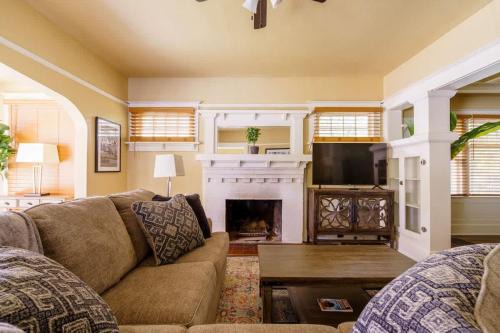 Remodeled Home in the Heart of Hawthorne