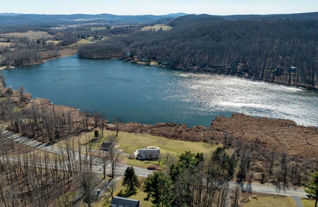 Remodeled Lakefront retreat! Fall is coming! Come relax by the lake!