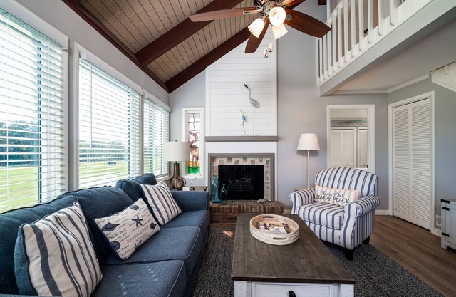 Remodeled Sealoft! 3 Decks w/Amazing Views! Neighborhood Pool! Walk to Beach! Amenity Cards!