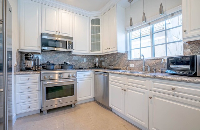 Remodeled townhome in the heart of Los Feliz Village
