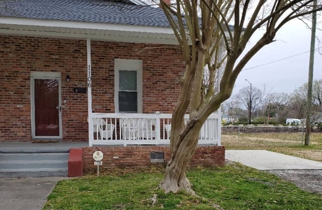 Remodeled Vintage Duplex near ECU & Hospital