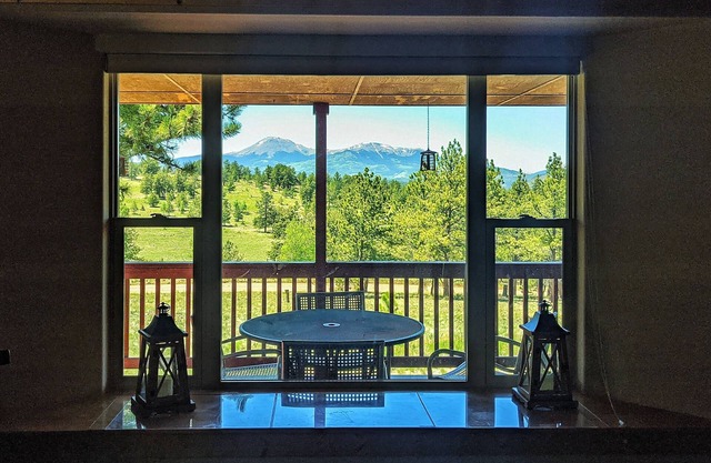 Remote cabin with gorgeous mountain views and ample amenities!