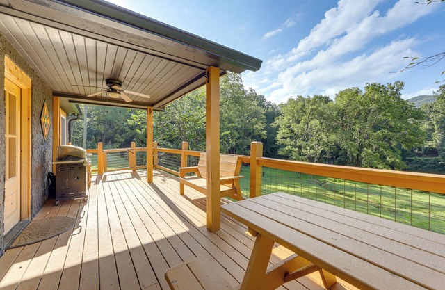 Remote Home w/Deck & Grill in Scenic Tuckasegee!