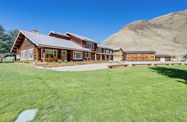 Remote Idaho Mountain Lodge w/River Access!