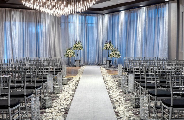 Renaissance by Marriott Boston Patriot Place Hotel