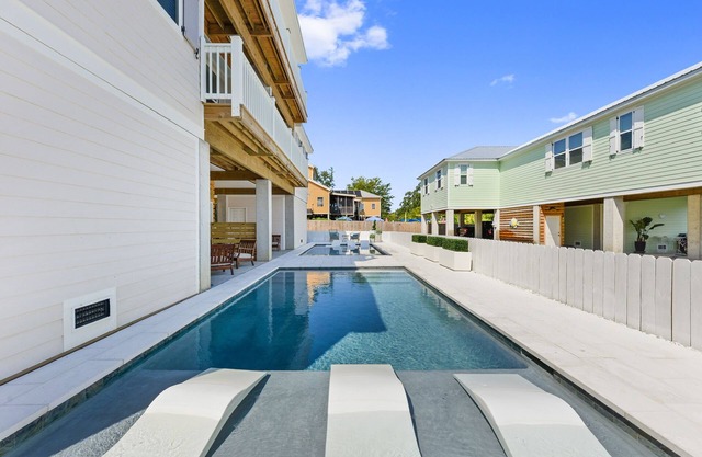 Renova In the Bay - Unit A & B