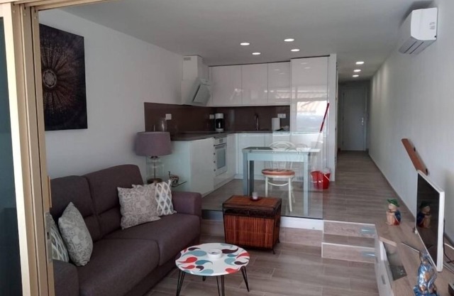 Renovated 1-bedroom apartment with sea view