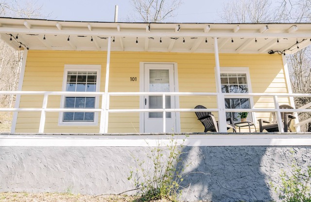 Renovated 1-Bed Mountain Cabin