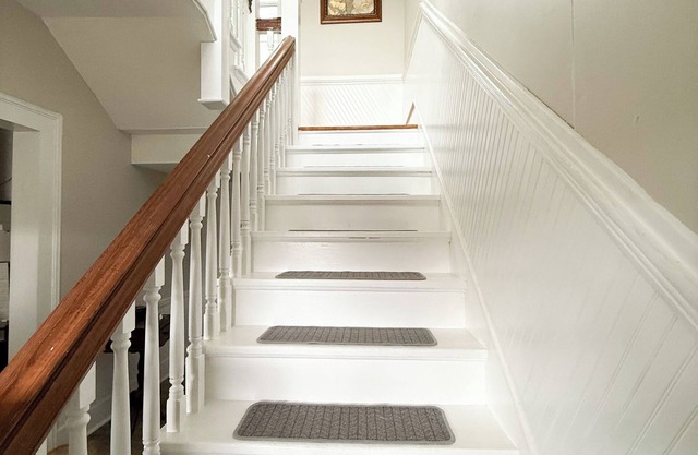 Renovated 1900s Farmhouse on The New River!