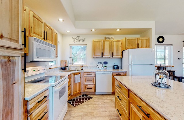 Renovated 2023, Dog-friendly & close to the lake