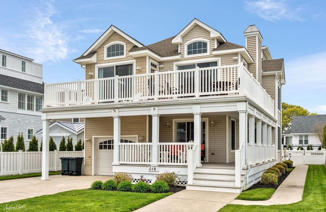 RENOVATED 4.5M dollar pet friendly luxury retreat just 1 blk from 24th St beach