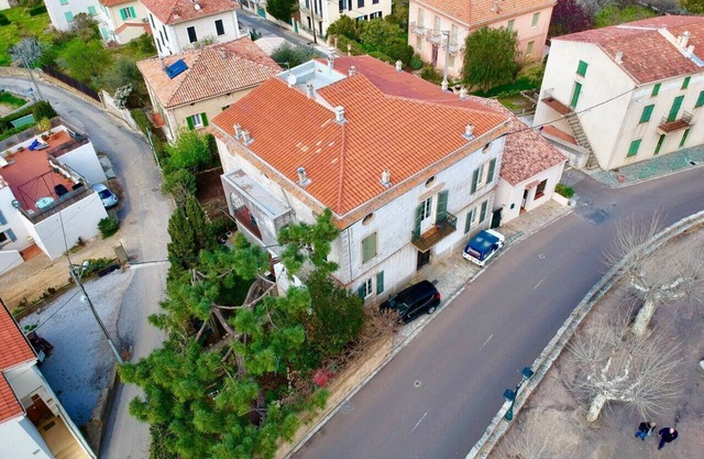 renovated apartment in bourgeois house
