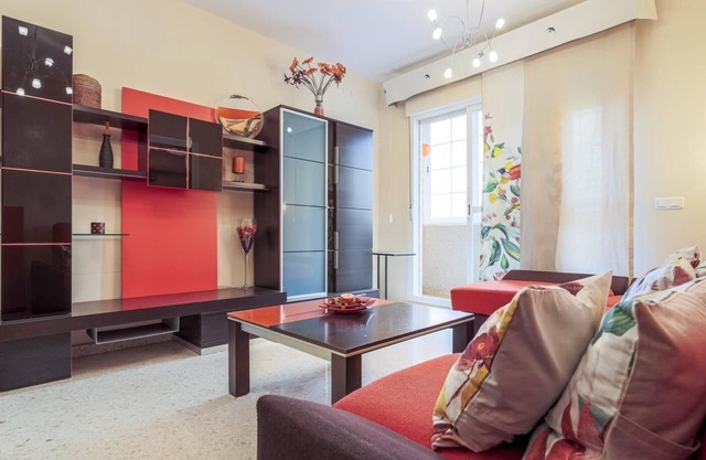 Renovated apartment in Seville Macarena neighborhood near Miraflores park