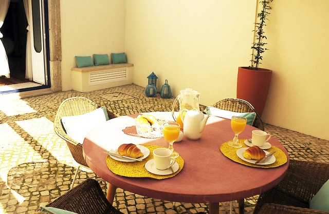 Renovated apartment with private exterior in the center of Setúbal