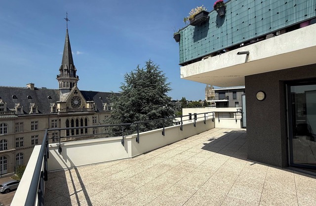 Renovated apartment with 50 m2 terrace