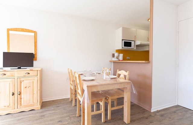 Renovated Apt in Peyragudes, Sleeps 6, Near Slopes, Ski Storage, Free Parking