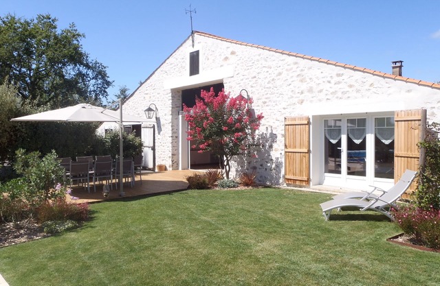 Renovated barn, 85150 Saint-Mathurin, Vendee, Pays de la Loire, quiet guaranteed