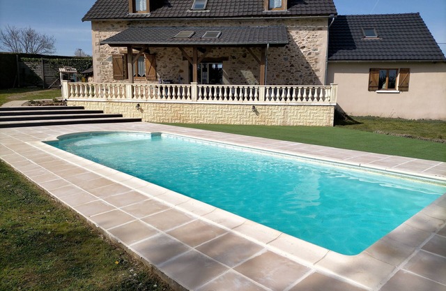 RENOVATED BARN WITH PRIVATE INDOOR POOL