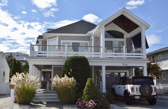 Renovated Beach Block 5 Bedroom Home