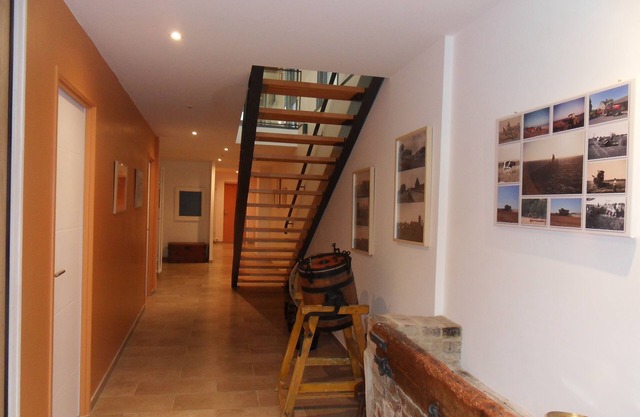 Renovated building, all comforts, games room, office, families, professionals
