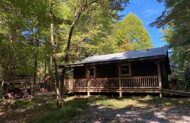 Renovated Cabin in a Gated River Community