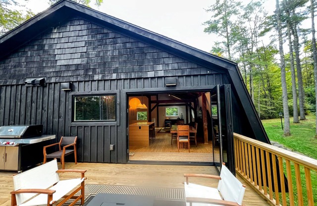 Renovated Catskills home nestled on 6 acres in the pines - 20 min to skiing!