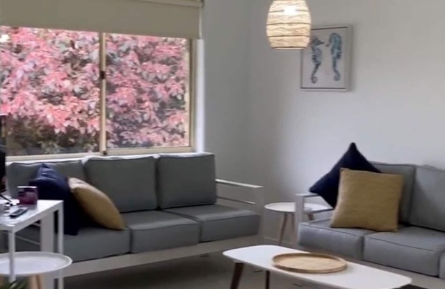 Renovated Coastal Style: 4 bedroom house near beach and park