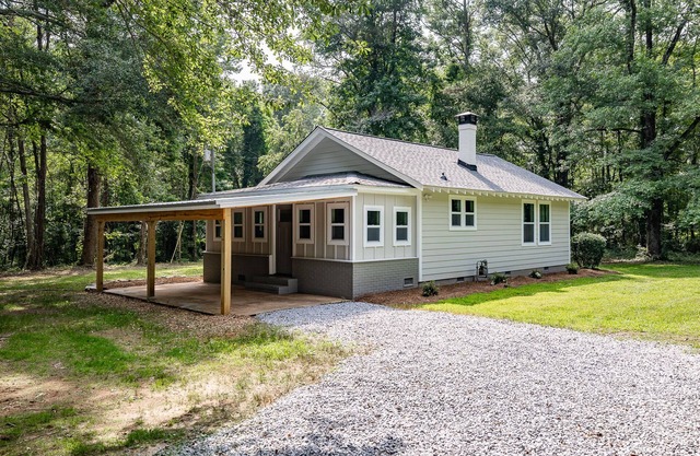 Renovated Cottage on 5 Acres near Athens!