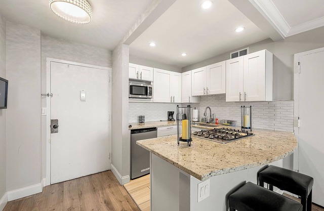 Renovated Downtown Atlanta Condo with City View with Free Parking- 2005