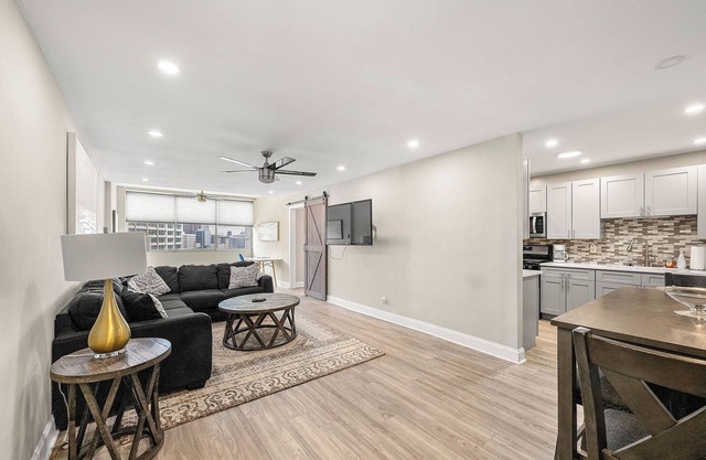 Renovated Downtown High Rise 2 Bedroom apartment with Free Parking- 2101